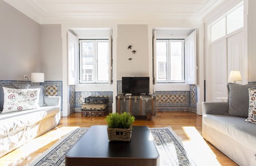 Encarnacao Apartment | Big Flat w/Terrace up to 22guests by Central Hill
