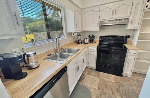 Madison House | Big, Fun, Clean and Comfy Townhome in Madison