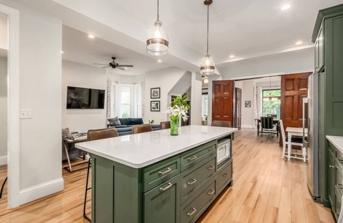Victorian Village House | Big Grey | 3 Suites | 5 Queens | OSU 1/2mi