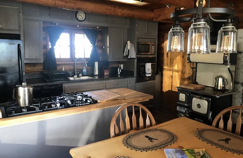 Story Cabin | Big Horn Hideaway House: 4 bedrooms, 100-mile view