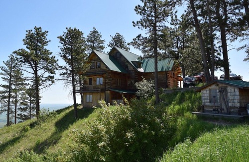 Story Cabin | Big Horn Hideaway House: 4 bedrooms, 100-mile view