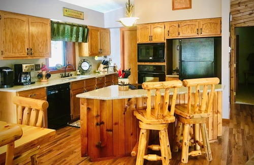 Custer House | Big Horn Lodge - Rare Cabin Bordering Custer State Park - Absolute Seclusion and Serenity
