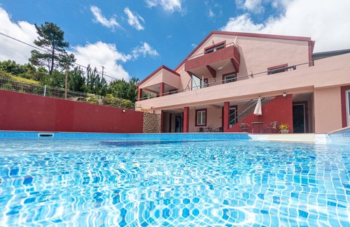 Prazeres House | Big house with 5 individual apartments, pool and big BBQ