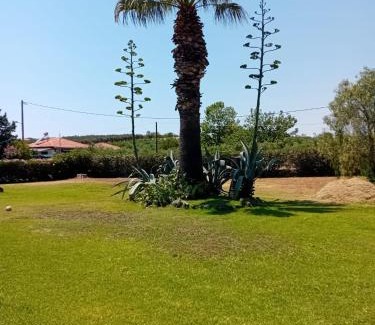 Flogita House | Big house with a huge garden and barbecue area!