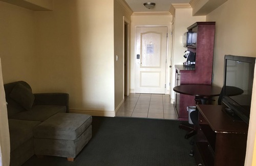 Slave Lake Hotel | Big Lake Inn