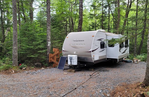 Upper New Cornwall House | Big Lake Mushamush -Beautiful 27 ft Coachmen Catalina Deluxe RV