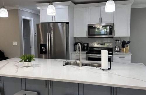Tampa House | Big Modern Home with Pool - Prime Location!