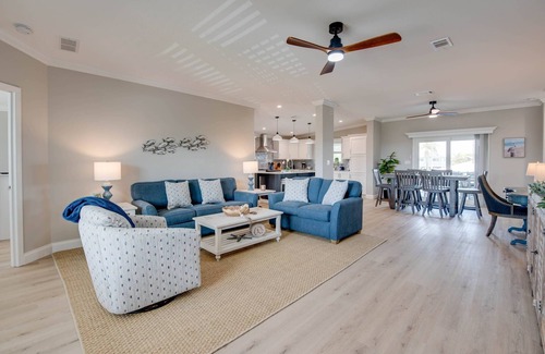Doctor's Arm House | Big Pine Paradise: Beautiful Updated 4BR Canal Front Home, Pool, Dockage, Easy Gulf/Atlantic Access