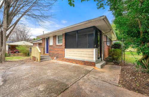 East Point House | Big Red House in ATL by Hartsfield-Jackson Airport