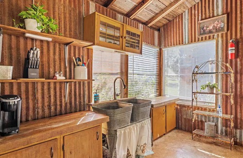 Waco Cabin | Big Rocks on the Brazos River Retreat