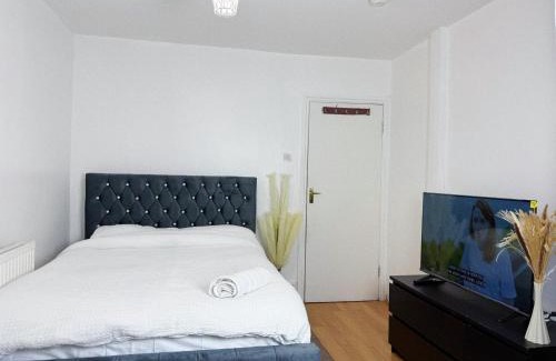East Ham House | Big Room in East Ham