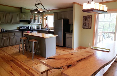 Alto Pass Cabin | Big Sky Cabin! Hot Tub! On the Wine Trail! Fire Pit! Pool Table! Large Deck!n