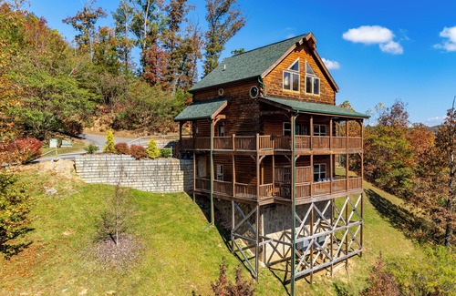 Gatlinburg Cabin | Big Sky: Mountain-Side Cabin Surrounded by Majestic Views Only 2 Miles from Gatlinburg