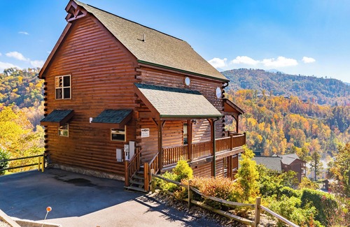 Gatlinburg Cabin | Big Sky: Mountain-Side Cabin Surrounded by Majestic Views Only 2 Miles from Gatlinburg