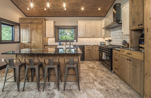 Gallatin Gateway House | Big Sky Secluded Luxury Retreat
