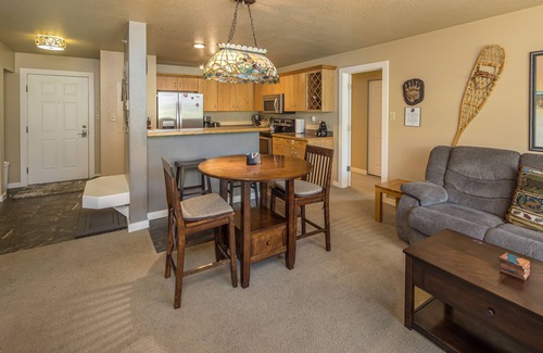 Big Sky House | Big Sky Town Center condo w/gorgeous views and hot tub! - Firelight Mountain Bearadise