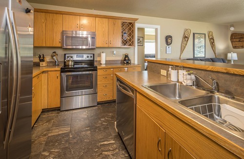 Big Sky House | Big Sky Town Center condo w/gorgeous views and hot tub! - Firelight Mountain Bearadise