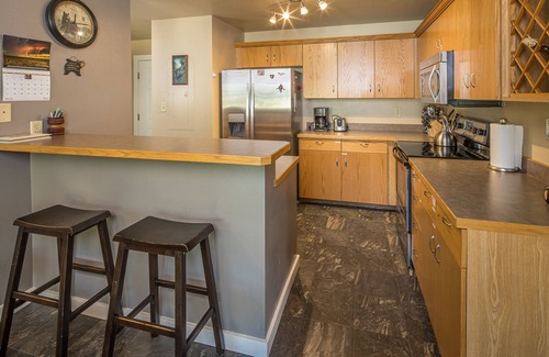 Big Sky House | Big Sky Town Center condo w/gorgeous views and hot tub! - Firelight Mountain Bearadise