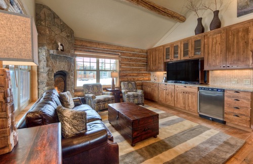 Big Sky Cabin | Big Sky Vacation Rentals: CH Cabin 15 Derringer