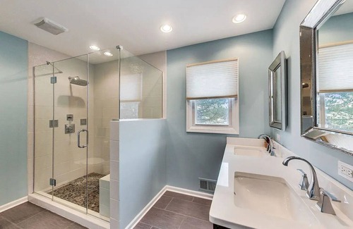 Lombard House | Big, spacious, clean, modern, and comfortable house in great location!