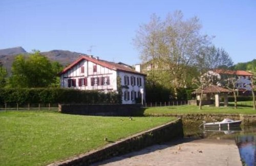 Ascain House | Big traditional basque villa with enclosed garden
