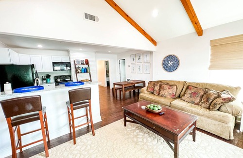 Monticello Cottage | Big Water Sunset Views with Dock & Lawn!
