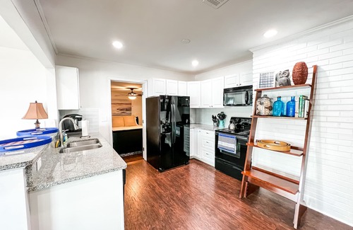 Monticello Cottage | Big Water Sunset Views with Dock & Lawn!