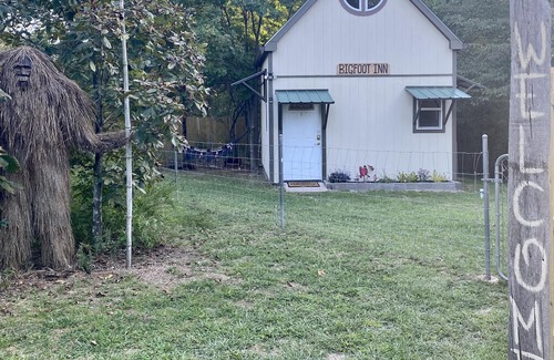 Moodys Cabin | Bigfoot Inn -cabin with loft -near Illinois River