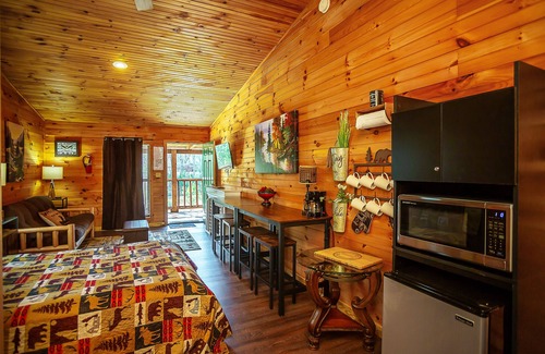 Benton Hotel | Bigfoot Lodge Room Four