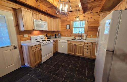 Swanton House | Bigg's Bear Cabin, a spacious 3-bedroom retreat perfect for up to 10 guests.