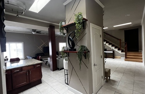 Lawrence Condo | Biggest 3 BDR loft Downtown Mass Street - 5 mins from KU