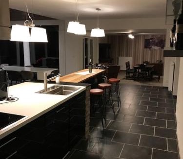 Neeroeteren House | Bij de lindeboom