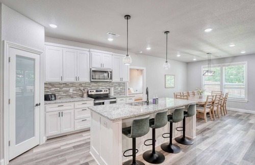 Bella Vista House | Bike-Friendly Retreat w/Fenced Yard & Trails