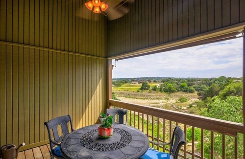 Point Venture House | Billie Jean, Lake Travis - Sleeps 8 Lake Access