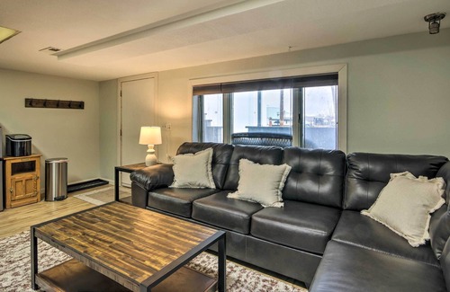 Billings Apartment | Billings Apartment w/ Fireplace + Smart TV