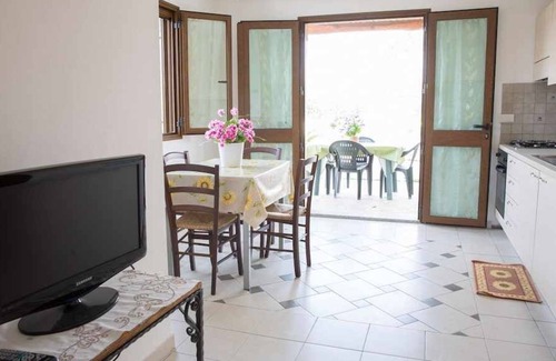 Torre di Bari Apartment | Bilocale 3 Torre di Barì with covered veranda and outdoor furniture
