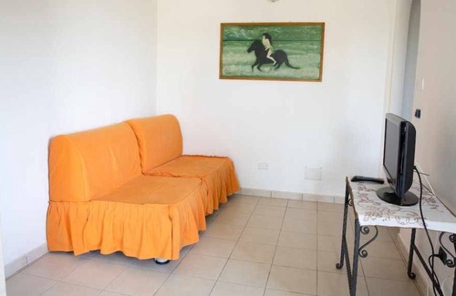 Torre di Bari Apartment | Bilocale 3 Torre di Barì with covered veranda and outdoor furniture