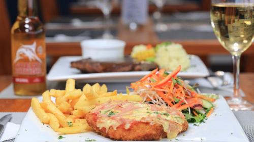 Biloela Hotel | Biloela Centre Motel & Grevillea Steakhouse & Bar