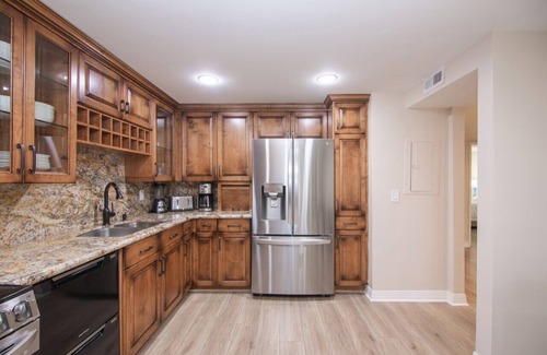 Camelback East Apartment | Biltmore Chic Condo by Golf Course & Hiking Trails
