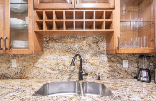 Camelback East Apartment | Biltmore Chic Condo by Golf Course & Hiking Trails