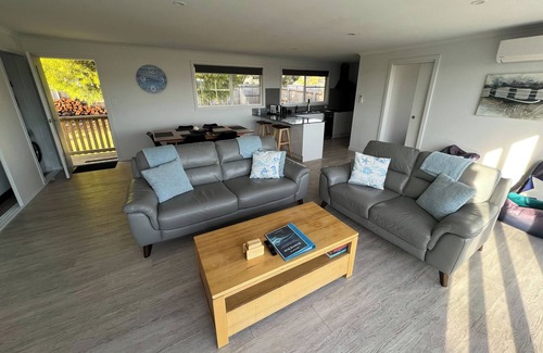 Binalong Bay House | BINALONG BRAE Bay of Fires 2 bedroom with en-suites