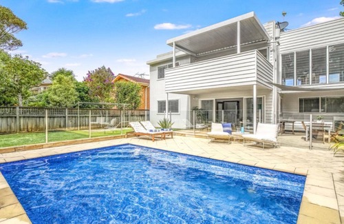 Killcare Heights House | 'Binalong House' by Accom Holidays