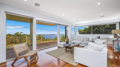 Killcare Heights House | 'Binalong House' by Accom Holidays