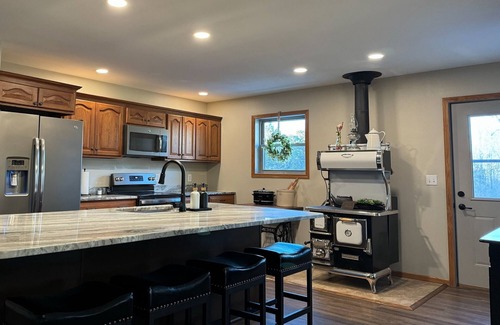 Sullivan House | Binion Lodge: Wooded Privacy Near Lake Shelbyville