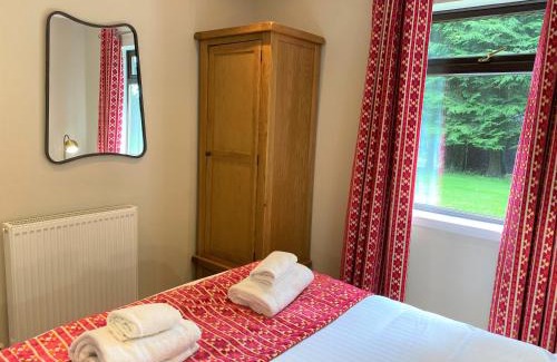 Newton Stewart Ski Chalet | Birch Lodge 17 with Hot Tub