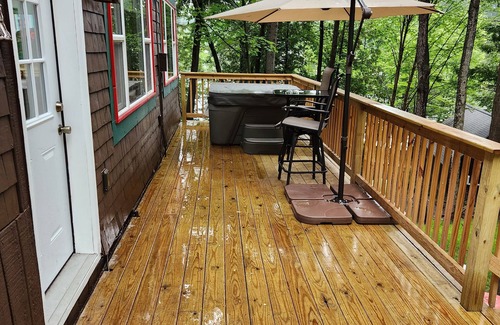 Saranac Lake Apartment | Birch Suite at Colden Lodge A Cozy Private 1Br Suite With Hot Tub on Lake Flower