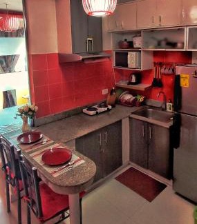 Ermita Night District Apartment | Birch Tower Private Studio with Manila City Metro View