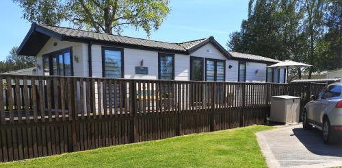 Jedburgh House | Birch Tree Lodge 96 Main park