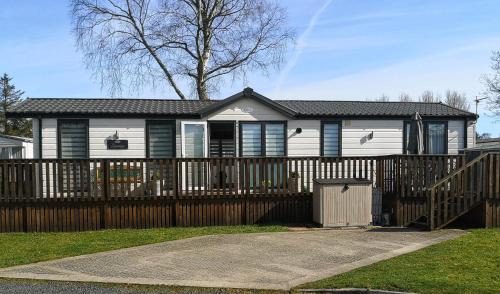 Jedburgh House | Birch Tree Lodge 96 Main park