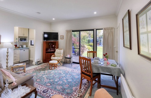 Devonport Apartment | Birchwood on the River